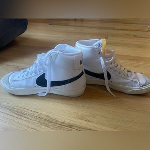 Nike blazer mid